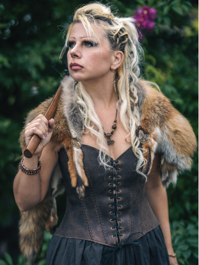 Trollfelsen_Mittelalter_Gewandung_Ledermieder_Vollbrust_Nubuk_Braun (3)